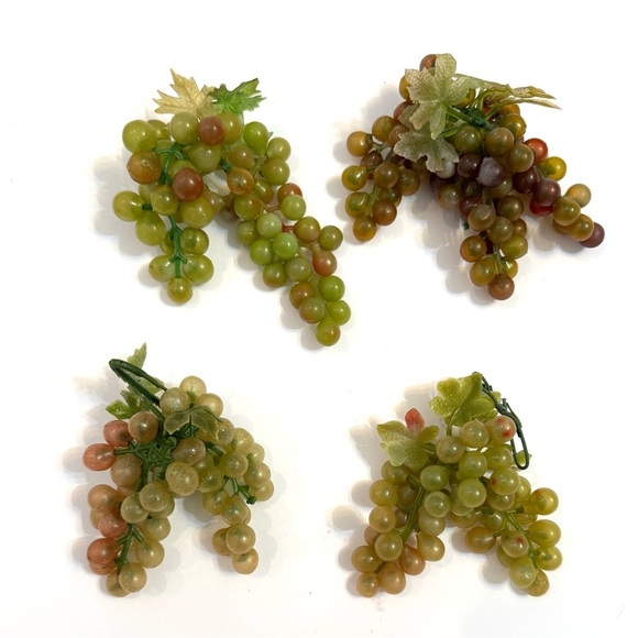 4 Vintage Retro Artificial Fruit Rubber Green Grape Clusters With Plastic Leaves - Picture 1 of 10